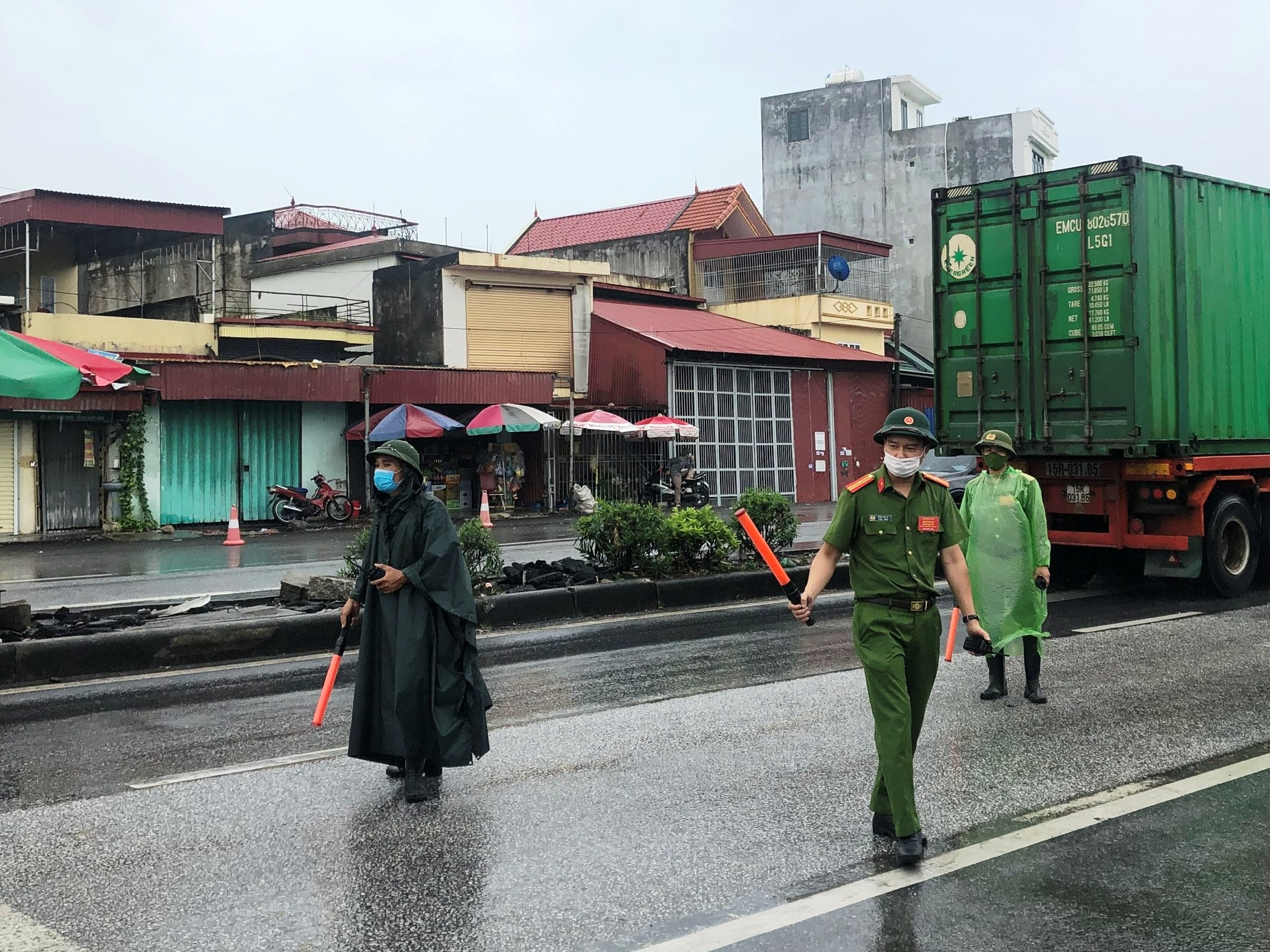 Phòng Cảnh sát môi trường: Tích cực, trách nhiệm tham gia các chốt kiểm soát phòng, chống dịch bệnh Covid-19